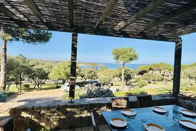 Image de Appartement T2 avec Terrasse à 350m de la Plage, Climatisé, Parking Inclus
