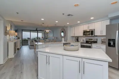 Image de Gulf Front Condo with Stunning Views!