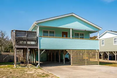 Image de 400 - Nags Head Rental Home 4 Lots from the Ocean!