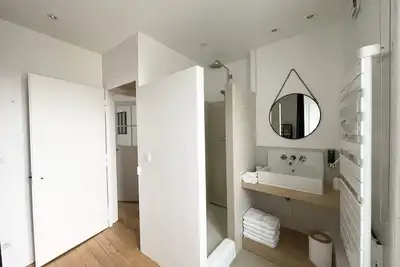Image de Chambre Familiale avec Salle de Bains Privative à 10 minutes de Disneyland Paris