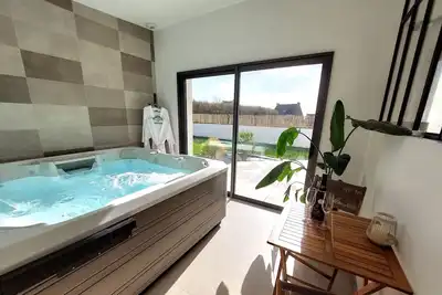 Image de Belle maison de plain-pied proche de la mer avec son Spa intérieur privatif
