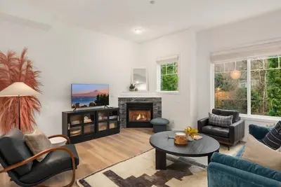 Image de Unit 2 One Central · Modern Urban Luxury Escape - Unit 2