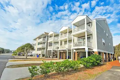 Image de Oceanview 3 Br Beach House! Sea View B