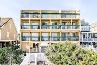 Image de Oceanfront 1 Br Condo with a Shared Pool! Sandfiddler 201
