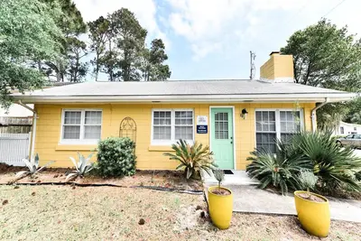 Image de Walk to the Beach 3 Br Beach House! Seagrass Bungalow