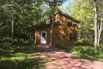 Image de Woodhaven - Charming Home nestled in the Woods, near Big Bay Town Park!