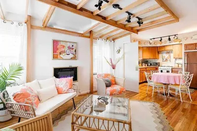 Image de The Golden Suite: themed getaway!