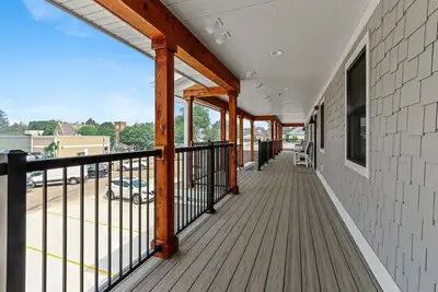Image de The Brick and Mortar Collection| 3 Loft Units| Upscale Group Getaway |Walk-Out Balcony| Downtown