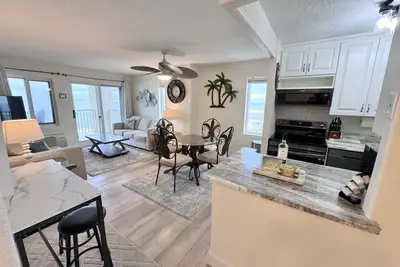 Image de Unit 907-Spacious 3 Bedroom W/South Water Views!