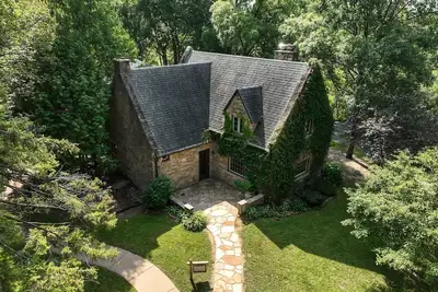 Image de Otter Creek Manor - Oversized 3bd, 1. 5 Ba. 3 acres, creek access.