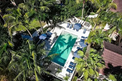 Image de Relax and Unwind! 2 Pet-friendly Suites, Outdoor Pool, with Free Breakfast!