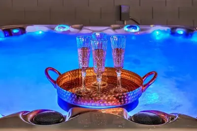 Image de Modern Luxury - Heated Pool, Hot Tub & Vegas Vibes
