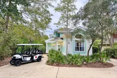 Image de Sandestin Baypine Golf Cart to Beach + park 4 SUVs