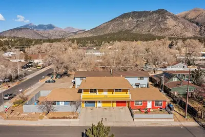 Image de Flagstaff Getaway Triplex 6 Bedrooms, 4. 5 Baths, Fenced Yards, Ac, 3-Car Garage