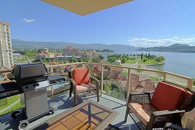 Image de Sunset Waterfront Resort 9. Luxury Lakeside, Stunning 3 bed/2bath Kelowna Condo.