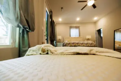 Image de Luxury King Bed Room\/Private Entry & Bathroom