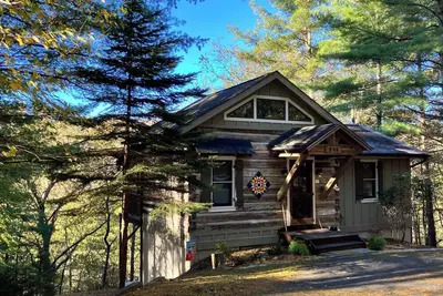 Image de Lansing Nc, near West Jefferson and Boone Nc, secluded  log cabin getaway