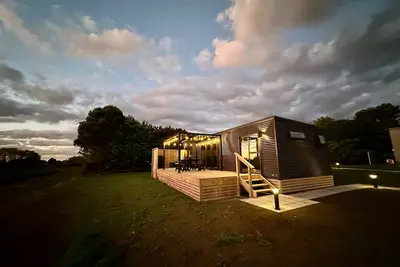 Image de Modern 2 Bedroom, 2 Bathroom Cottage with Farm Views