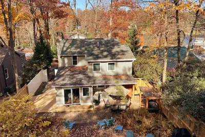 Image de Cozy 4-bedroom cottage with WiFi and Ac in gorgeous Lake Harmony