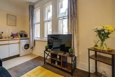 Image de Studio - Contractor-Friendly Apartment