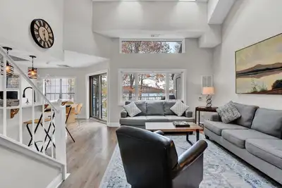 Image de Spacious Lakefront Penthouse On Big Boulder Lake! 4-Season Fun!