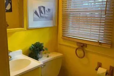 Image de Private 1 bedroom triplex 20 min from Philly