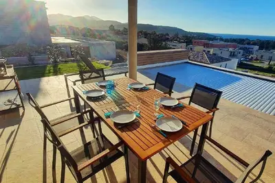 Image de Villa avec piscine et vue mer Ă Lozari - 6 personnes - Proche de la plage