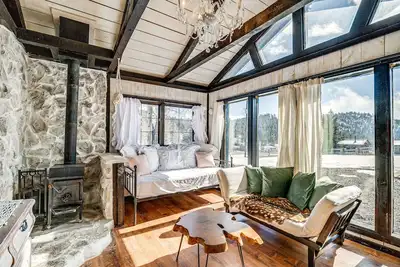 Image de Pet-Friendly Guffey Vacation Rental w\/ Deck!