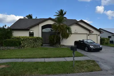 Image de Bring your boat to tie up to the new dock with easy access to the Caloosahatchee