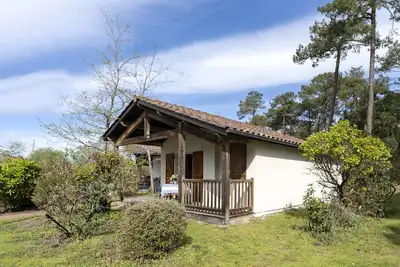 Image de Maison de vacances 'Cosy Pavillon 2chambres Proche Mer' avec piscine partagée, terrasse et Wi-Fi