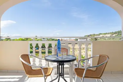 Appartement 'Sandy Maria Studio 301' avec piscine partagée, Wi-Fi et climatisation