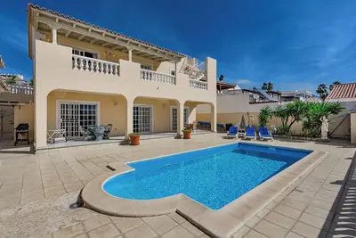 Image de Villa de vacances 'El Yuka' avec vue sur la mer, piscine chauffée, Wi-Fi et climatisation