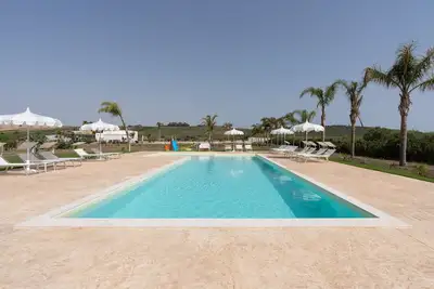 Image de Maison de vacances 'Villa Gioberta, Bertolino' avec piscine partagée, Wi-Fi et climatisation