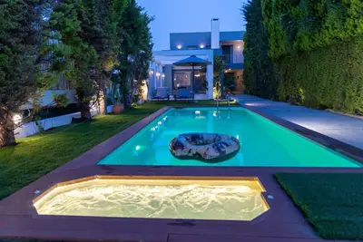 Image de Villa 'Hestia Grey' avec piscine privée, Wi-Fi et climatisation