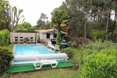 Image de En lisière de forêt avec piscine privative