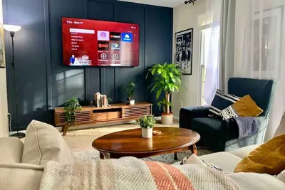 Image de Contemporary 3br: Large Patio, TVs in Every Room. Heart of Montgomery Village
