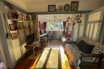 Image de Peaceful and close to everything that matters in this centrally located home.