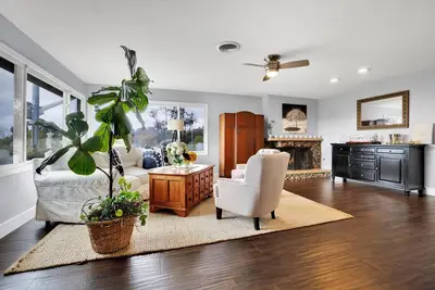 Image de New! 3 Bd Beach Home- Walk to Beach and Village!
