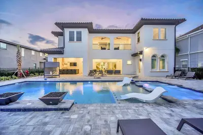 Image de Revive at Reunion - Modern Villa w/ heater Pool & Games