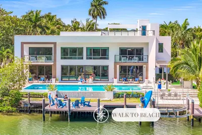 Waterfront Masterpiece Villa / Grand Heated Pool / Seabreeze Key
