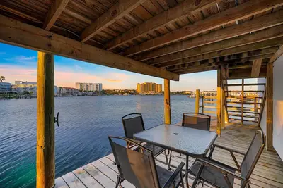 Image de The Boat House - Waterfront Home with Private Dock