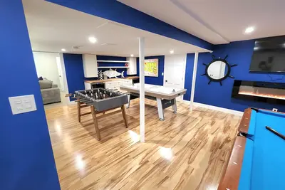 Image de Large and Luxurious Cape Cod Escape at Rocky Hill