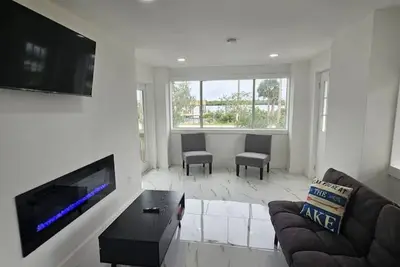 Image de Riverview 3 bedroom Apt with a pool and boat ramp!