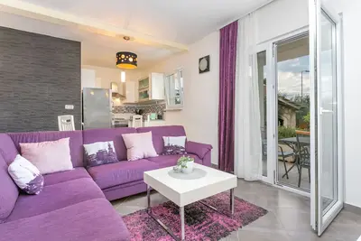 Image de Appartement de deux chambres prés de la plage Podstrana, Split (A-22369-a)