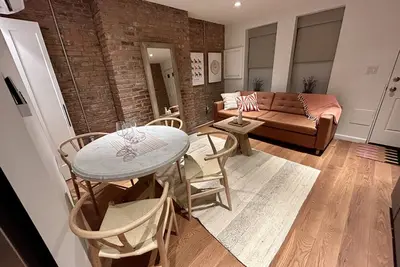 Image de The Brick Flat - Stylish stay ~20 min from Manhattan