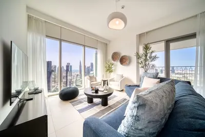 Image de Classy Downtown 2br w/ City View Balcony