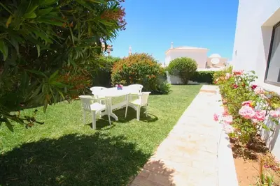 Image de Apartment with communal pool walking distance to amenities beach, town center