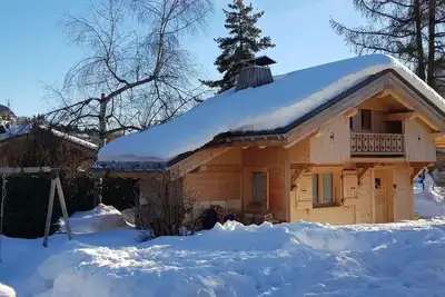 Image de Chalet individuel Savoyard au centre du village