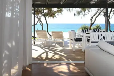 Image de Seaside Serenity - Luxury Beachfront Holiday Home - Sunshine Coast