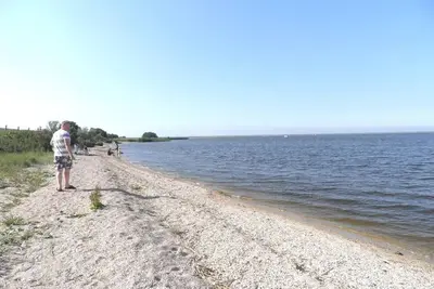 Image de Maison de vacances Lydia pour 4 personnes au bord d'un canal typiquement hollandais
